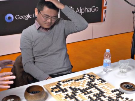 Fan Hui dans "AlphaGo". Capture d'écran "AlphaGo" (2017)